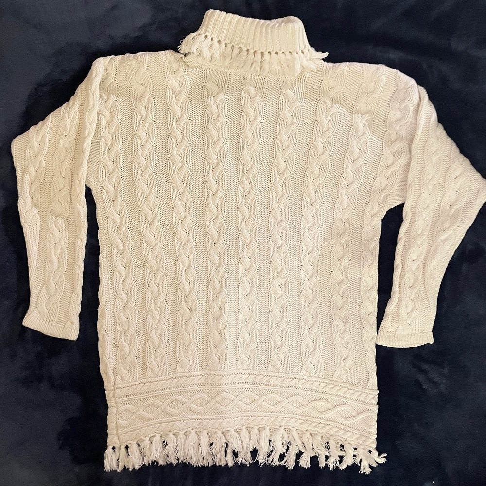 ⭐️Host Pick⭐️ Cable knit fringed tunic Sweater